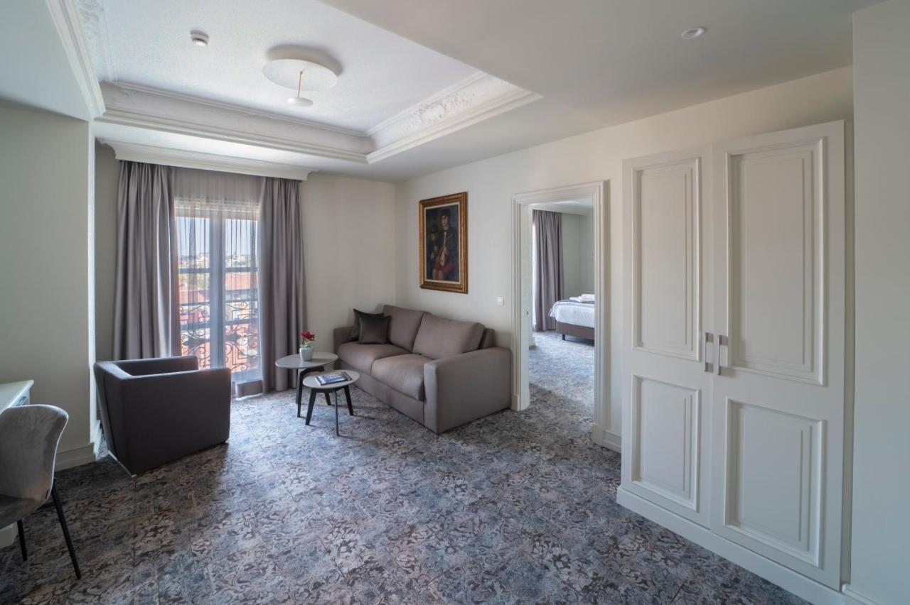Vizualiza Residence Hotel Plovdiv Bagian luar foto